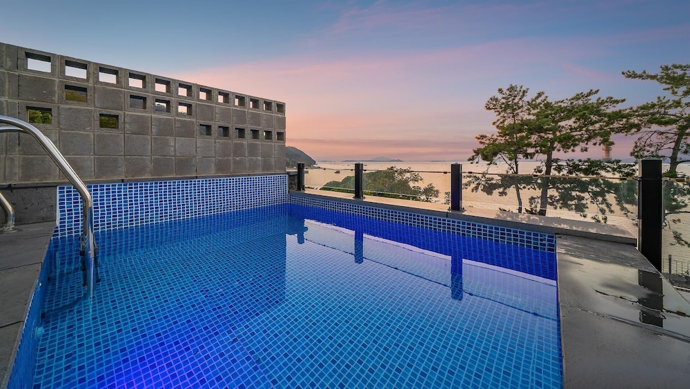Yeosu Fisterra Spa Poolvilla view 5