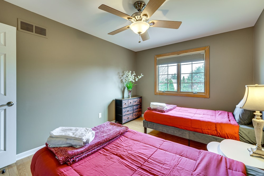 Detroit Vacations - Sterling Heights Getaway w/ Fire Pit! - Property Image 4