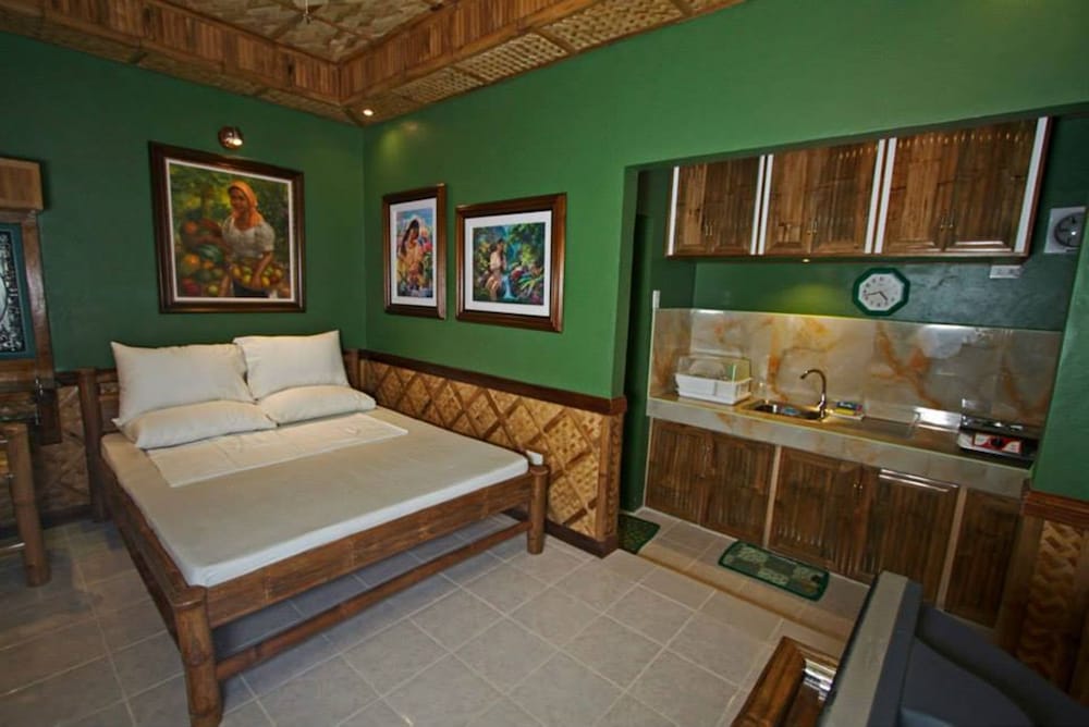 Villa Anastacia White Beach Puerto Galera view 4