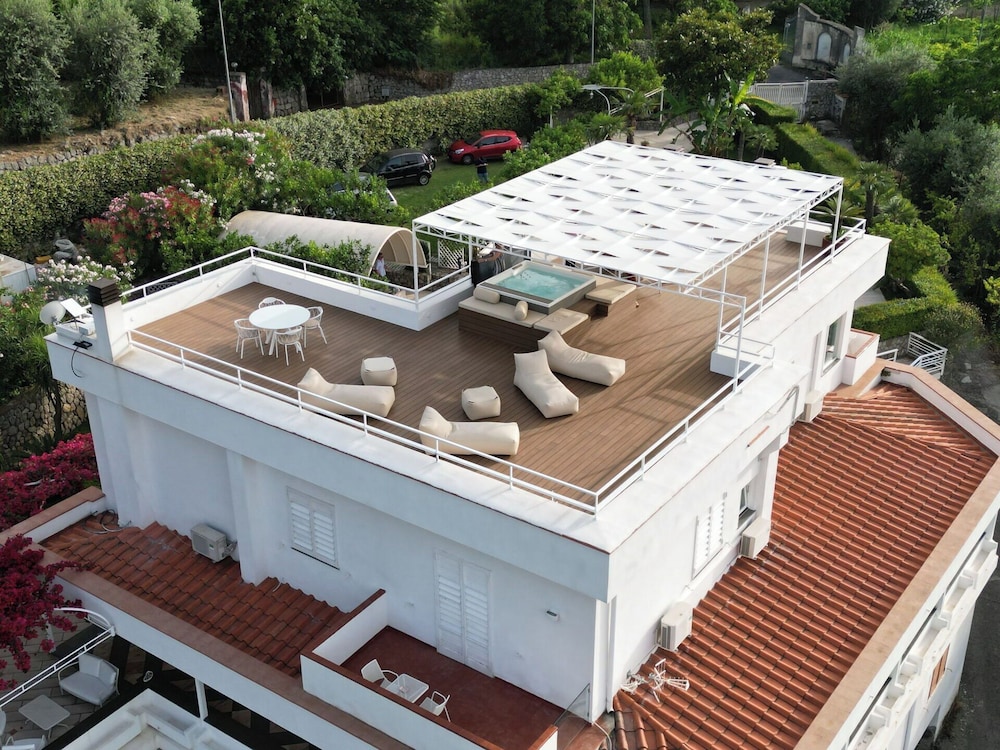 Luxury Levaina Villa, Sleeps 8 on the Amalfi Coast