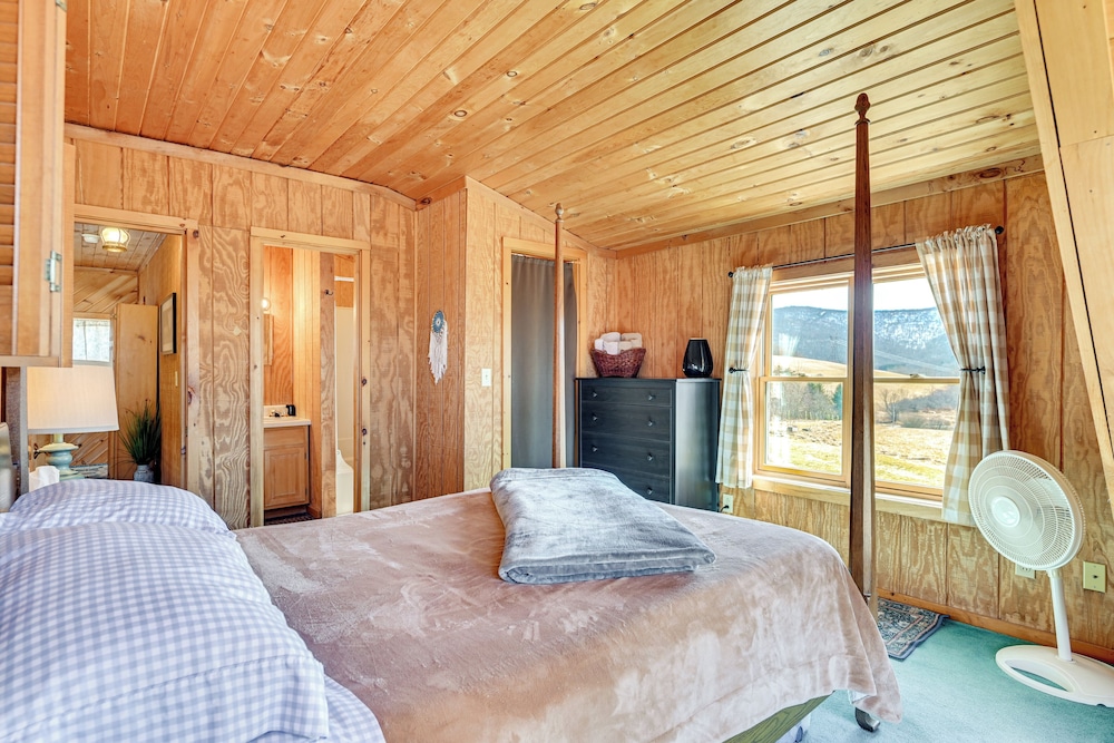 3 Mi to Catskill Scenic Trail: Stamford Cottage