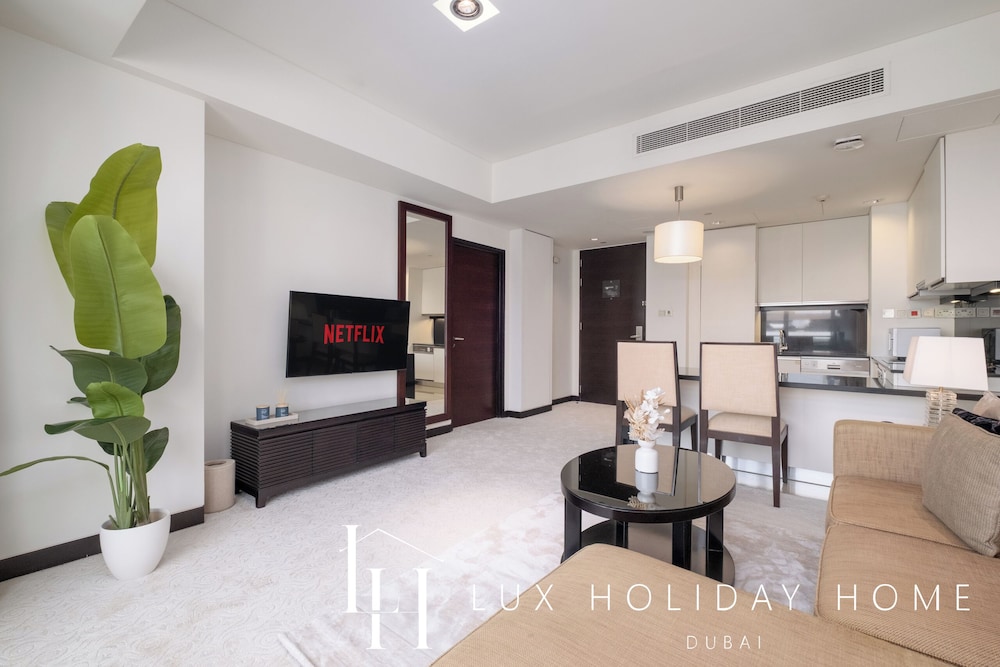 LUX The JW Marina Suite 4
