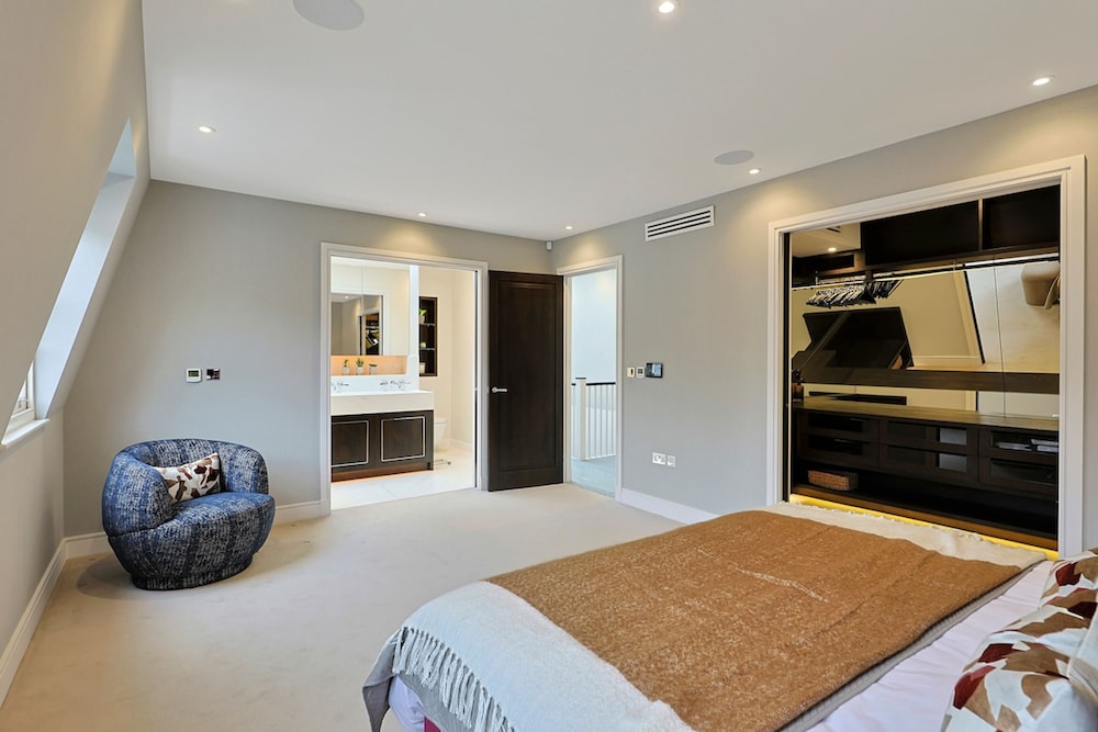 Luxe Home With Cinema Room - South Kensington