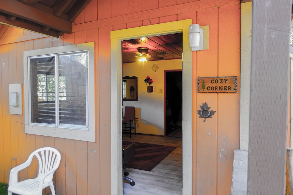 Sleepy Hollow Cabins and Hotel