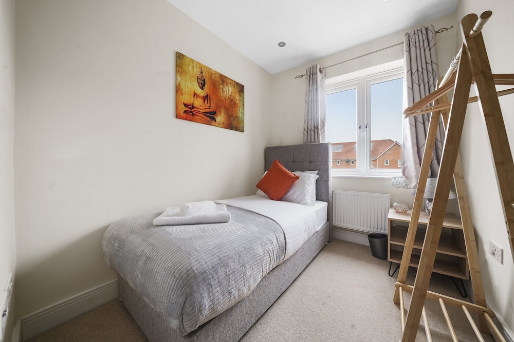 London Heathrow Living Holywell Serviced Houses view 3