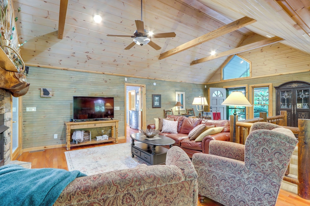 Hot Tub, Decks & Creek Access: Mccaysville Cabin!