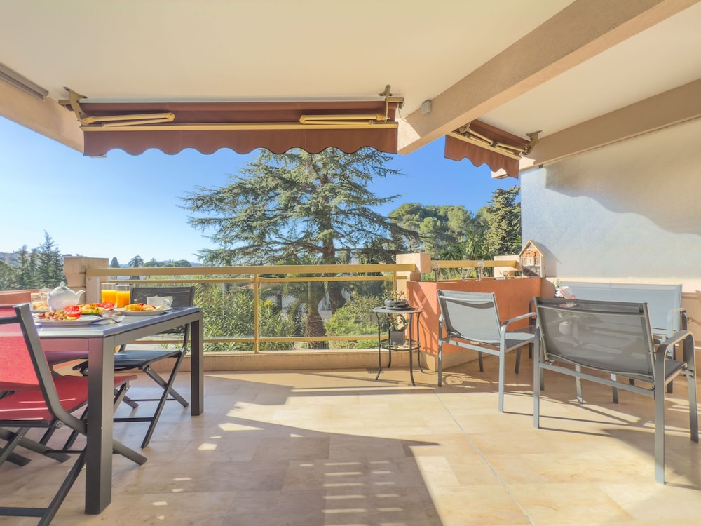 Le Cozy in Cannes With 2 Bedrooms and 1 Bathrooms