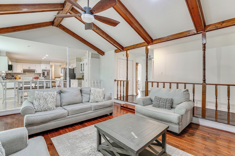 Private Dock + Pool Table: Lake Marion Getaway