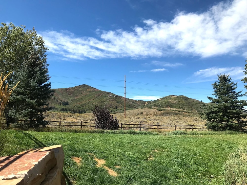 KBM Resorts Crestview Condos Spacious Condo Near Olympic Park With gas Fireplace, Year-round Pool, hot Tub, City Wide Shuttle Access. Cvc-308b