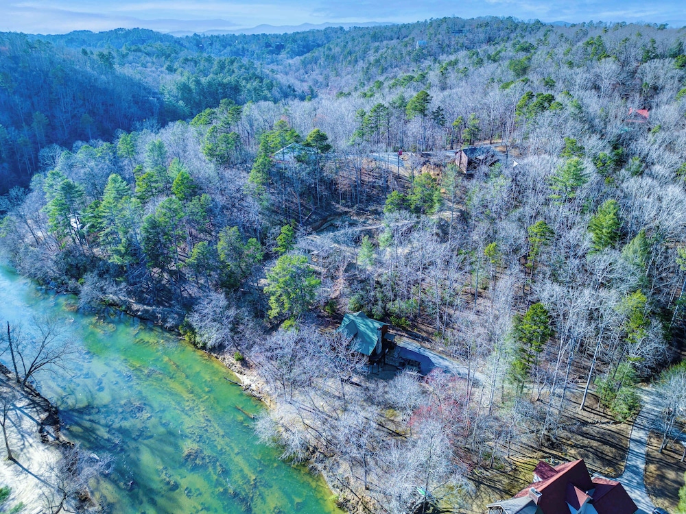 New! Riverfront Retreat Sleeps 12 Ellijay
