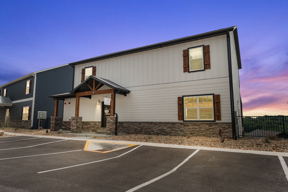 Cm132-6 -summer Breeze- Sleeps 17 6 Bedroom Home