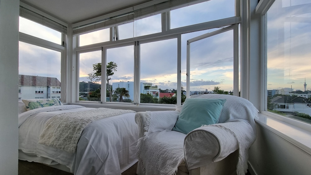 Gorgeous Apt Panoramic Views view 2