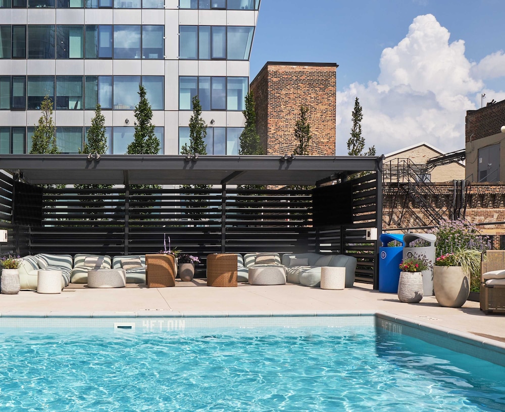 Sky-high Living Lake Views Elite Experience