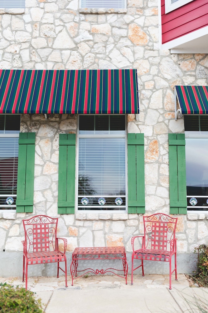 High Cotton Inn