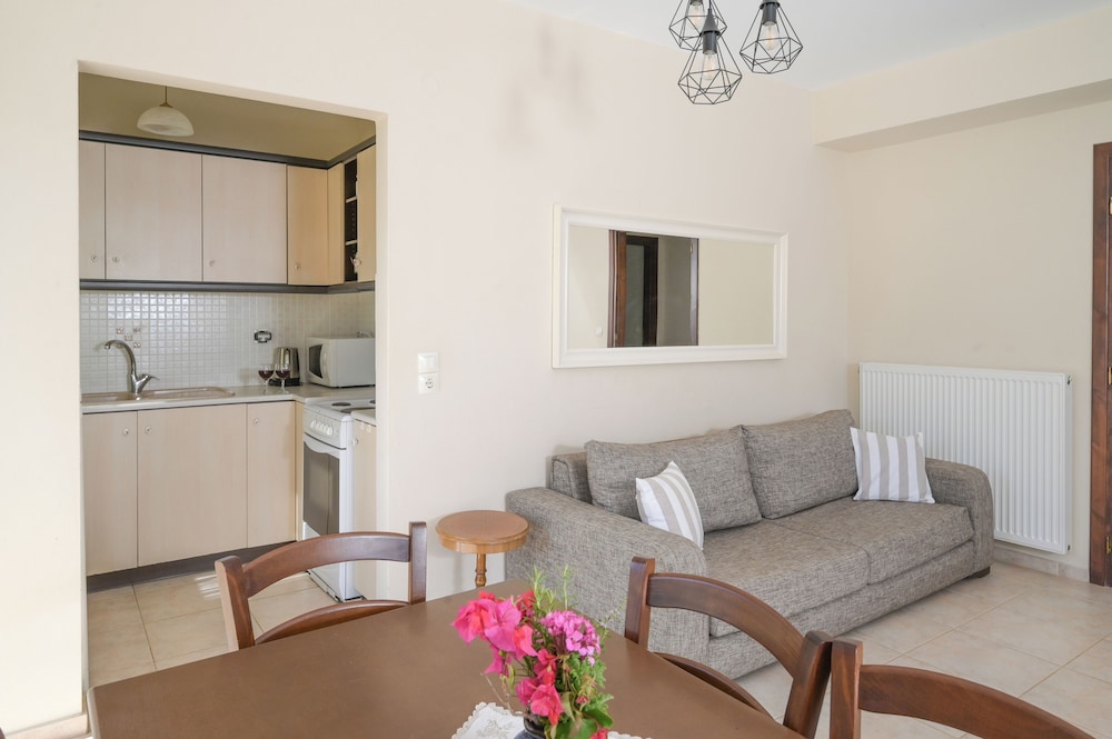 Antonis Apts - Physio Fitness Retreats