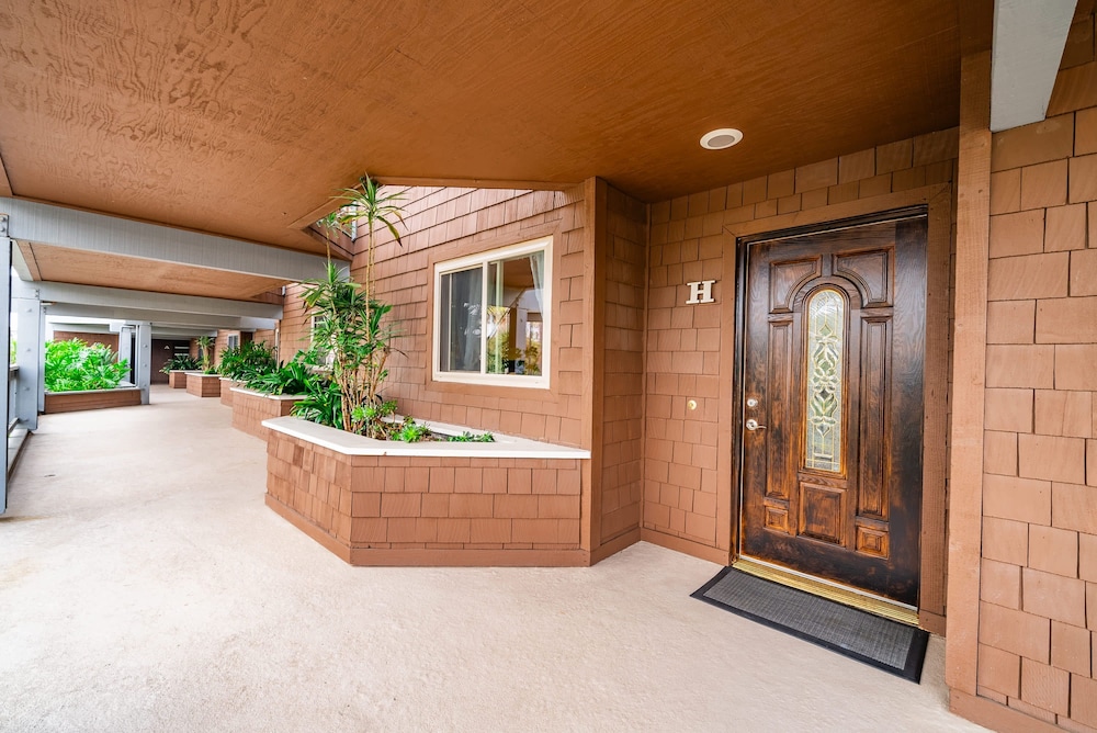 Luxury Oceanfront Condo With Private Beach Access