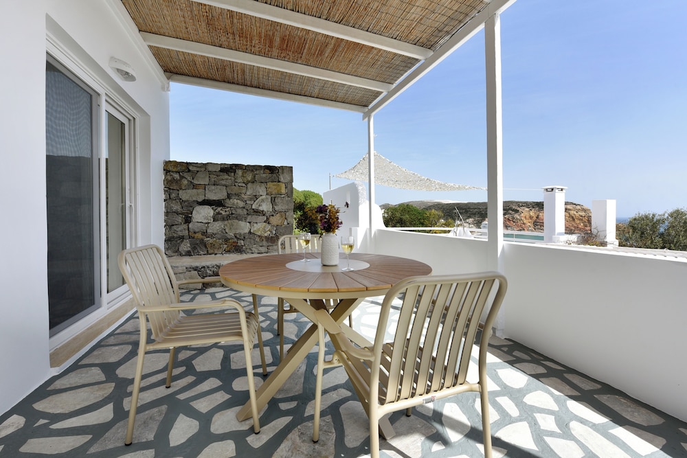 GIOURGAS STUDIOS & APARTMENTS