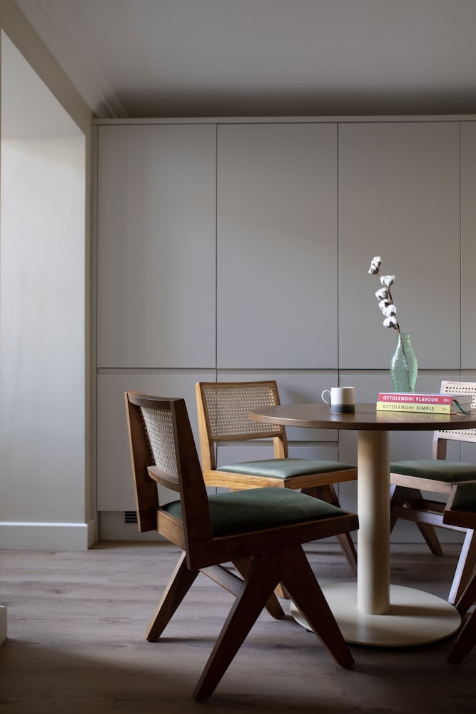 Gulaid House Knightsbridge by Bob W London