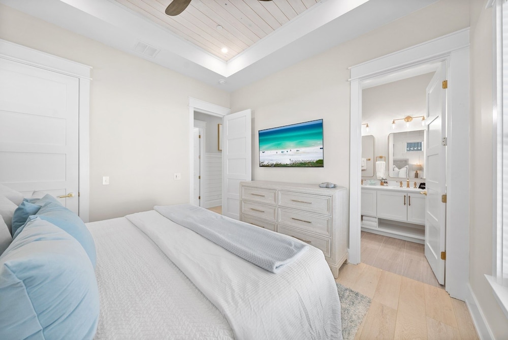 Pink Tequila Sunrise 7 Bedroom Home
