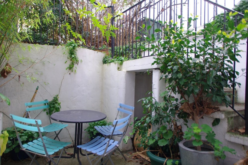 outdoor bbq area
