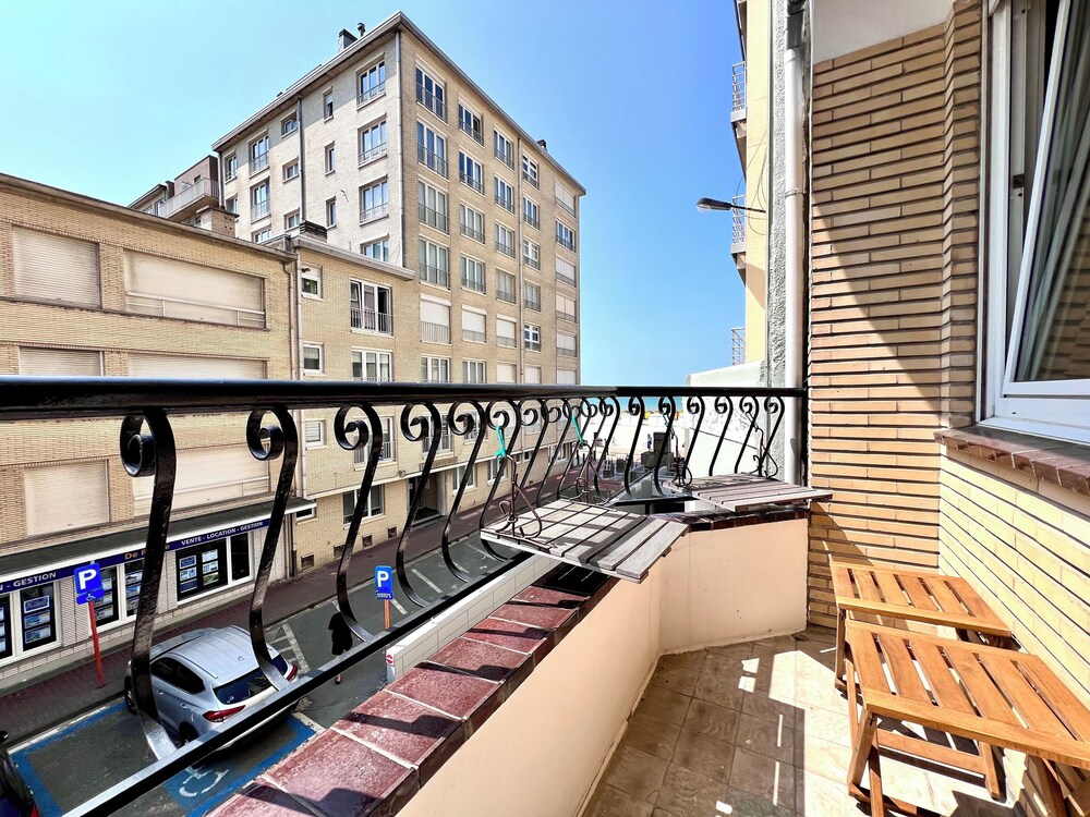 Beachfront & Sea View Sleeps 6