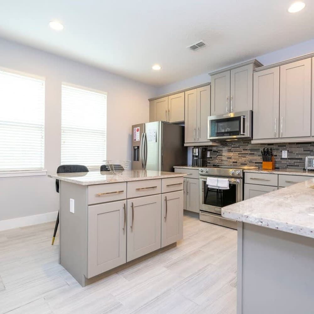 7650 Spacious House With 6BD