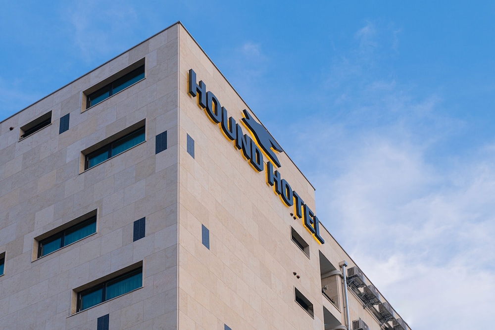 Gunsan Hound Hotel