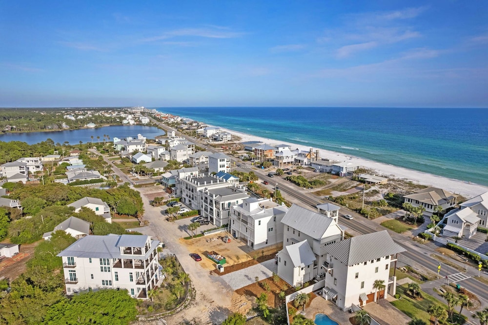 30A Beach Getaway by Avantstay Gulf Views + Pool Golf Cart + Bonfires