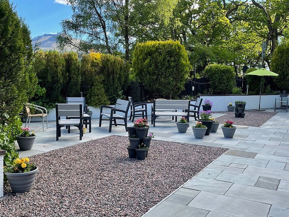 Highland Comfort With Mountain Views