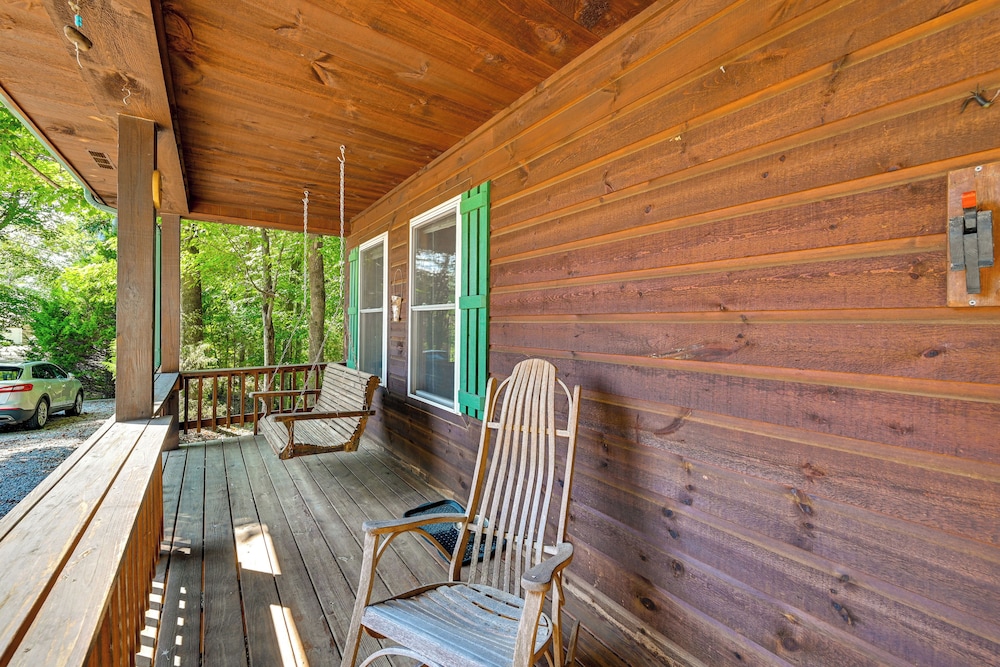 3 Mi to Dale Hollow Lake: Wooded Retreat w/ Decks!