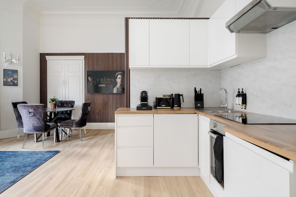 Elegant Mayfair Studio Apartment