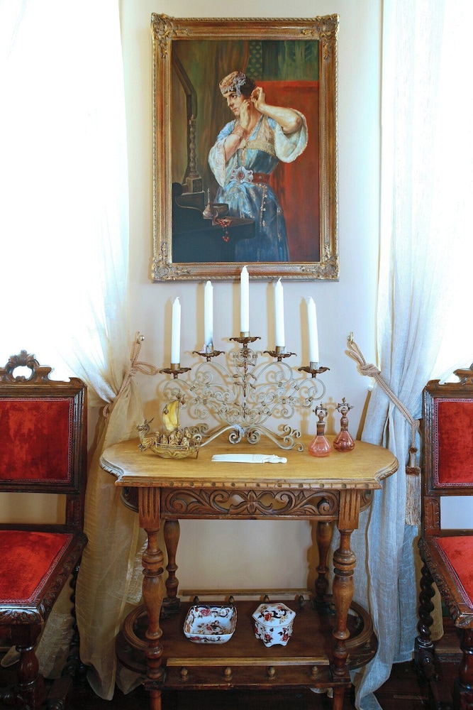 Seaside Neoclassical Property in Vaporia Ermoupoli