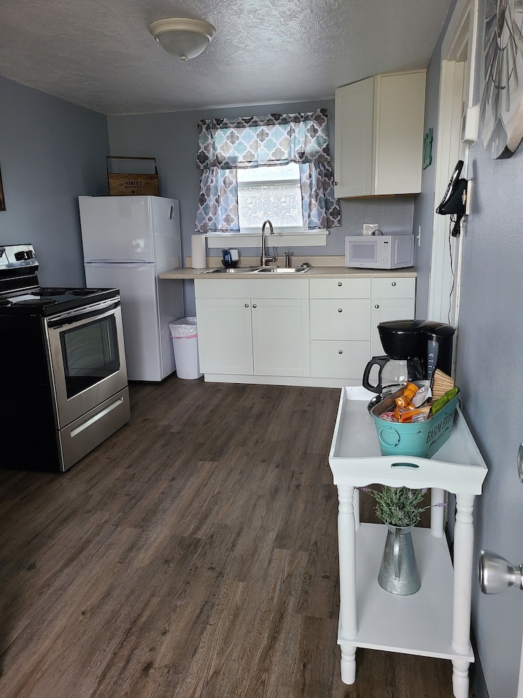 Lamplighter Cabins & Suites