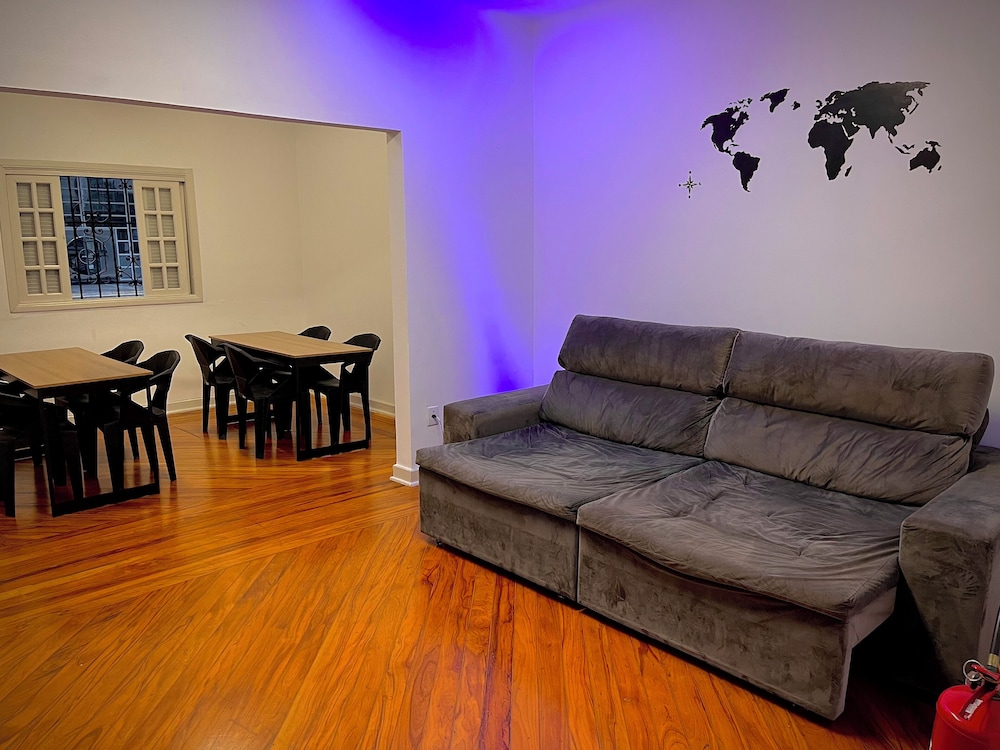 Urban Nomad Hostel & Food