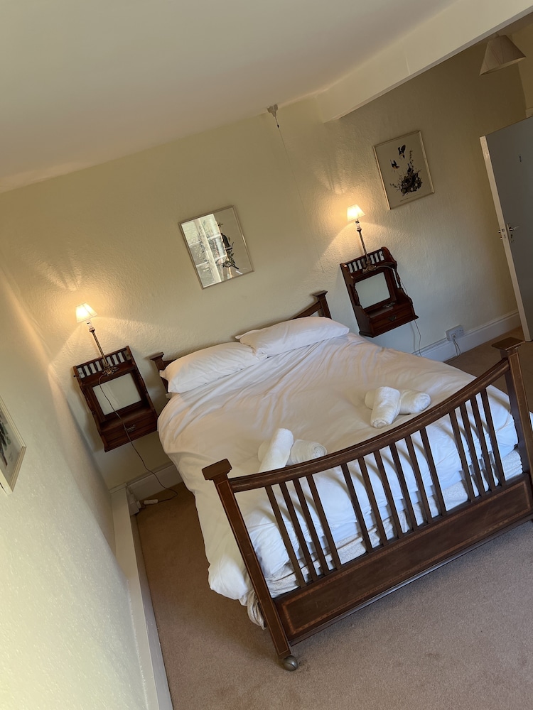 Lucy Cross Guest House view 2