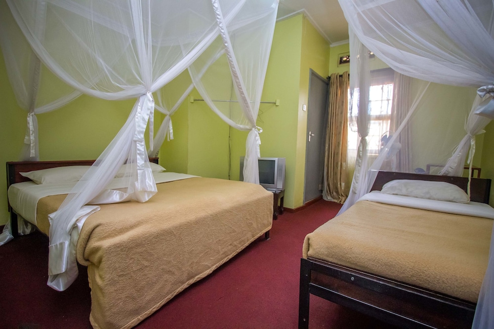 Emirina Travel Hotel