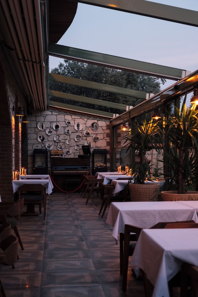ACC Olives Hotel & Restaurant