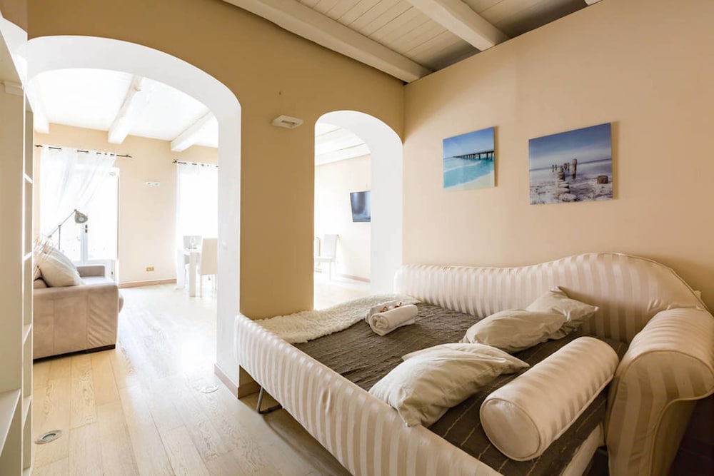 Piazza del Popolo Suite