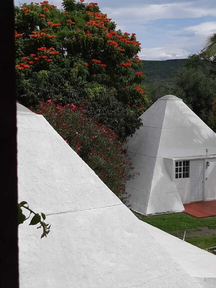 Hotel Villa Piramidal - Image 1