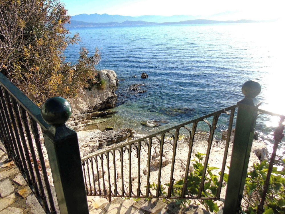 Sea Rose Apartment