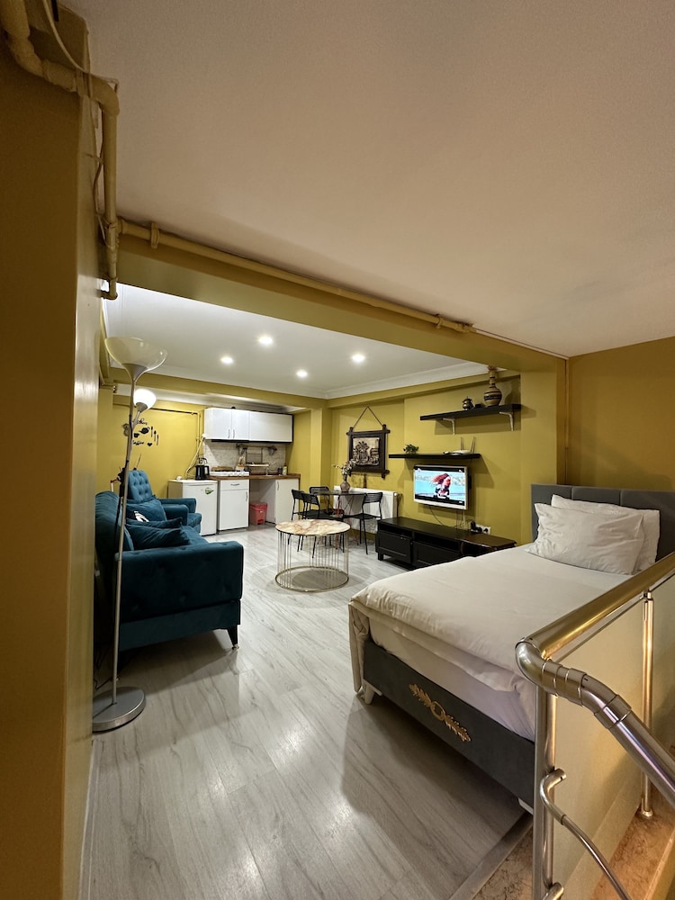 Green Bird Süit - Image 43