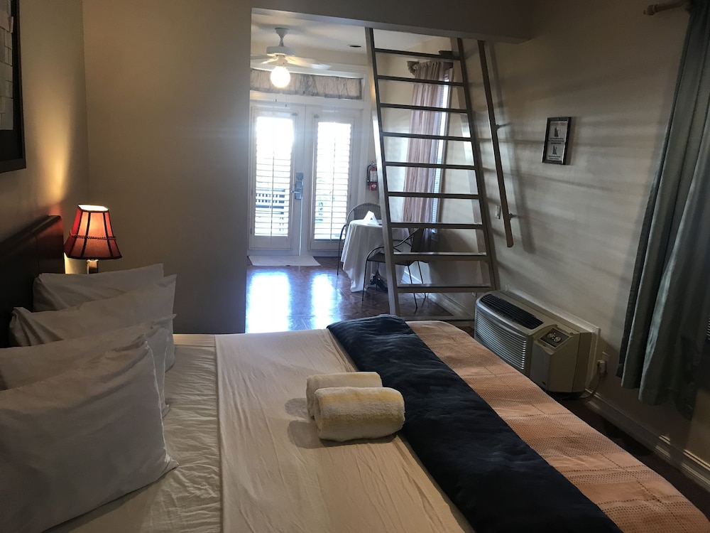 New Orleans House - Gay Men Adult Resort