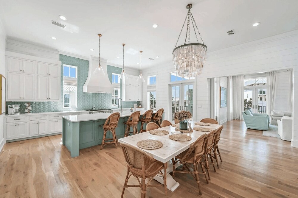 Sunset Pointe 30A by Avantstay Gulf Views, Carriage, Pool
