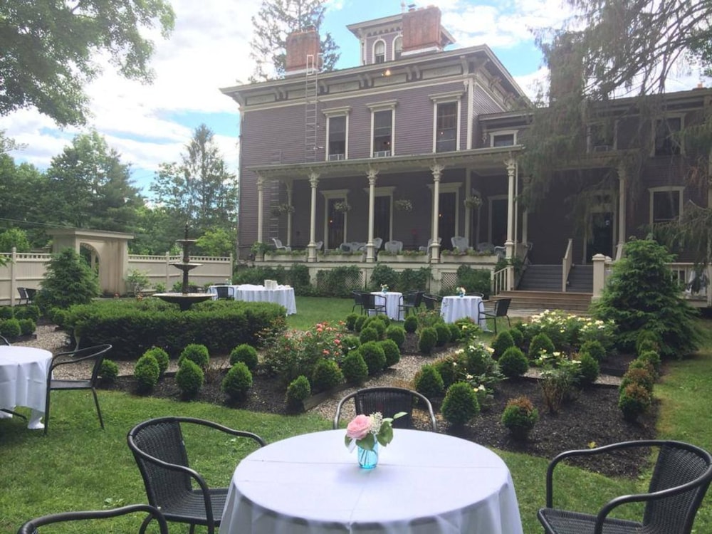 The Mansion of Saratoga