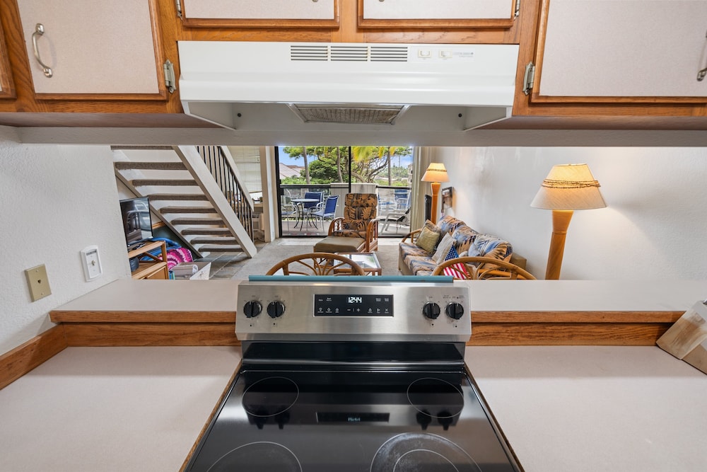 Kailua Bay Resort 4-305 2 Bedroom Condo