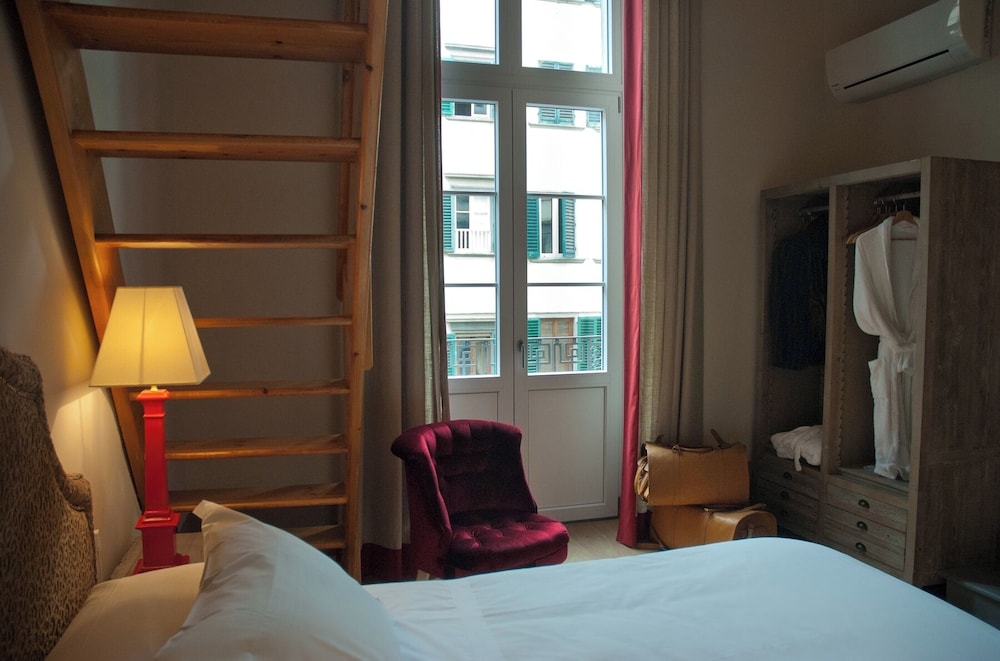 Nove Guest House