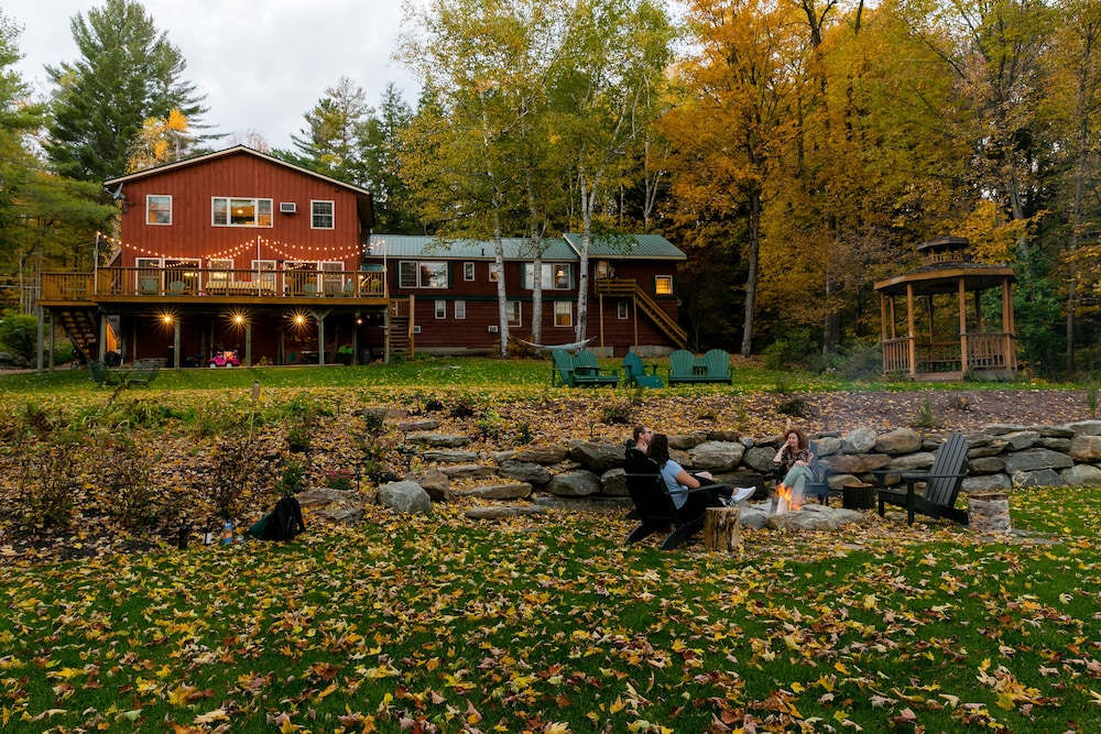 Timberholm Inn