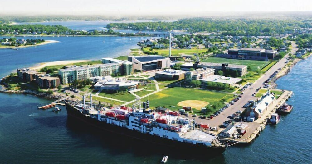 The Glen Cove Hotel & Restaurant