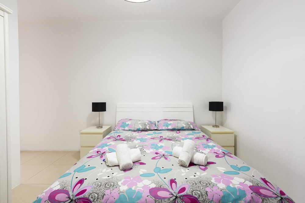 Sliema 2 Bedroom Apartment view 3