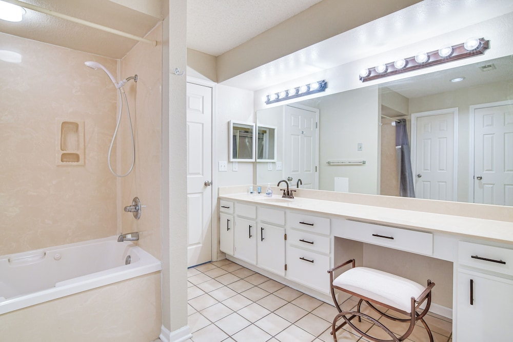 1 Mi to 76 Strip: Family Condo in Branson!